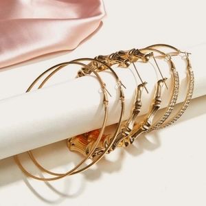 3 -Hoop Earrings🤩